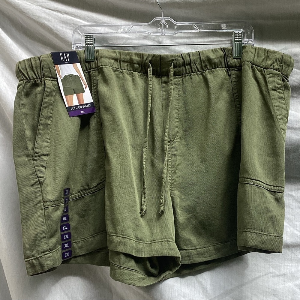 Gap green NWT pull on shorts, size XXL